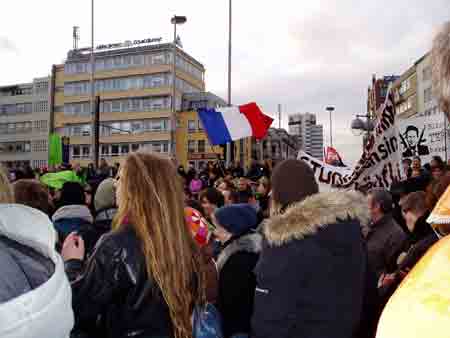 Studenten mit französischer Flagge